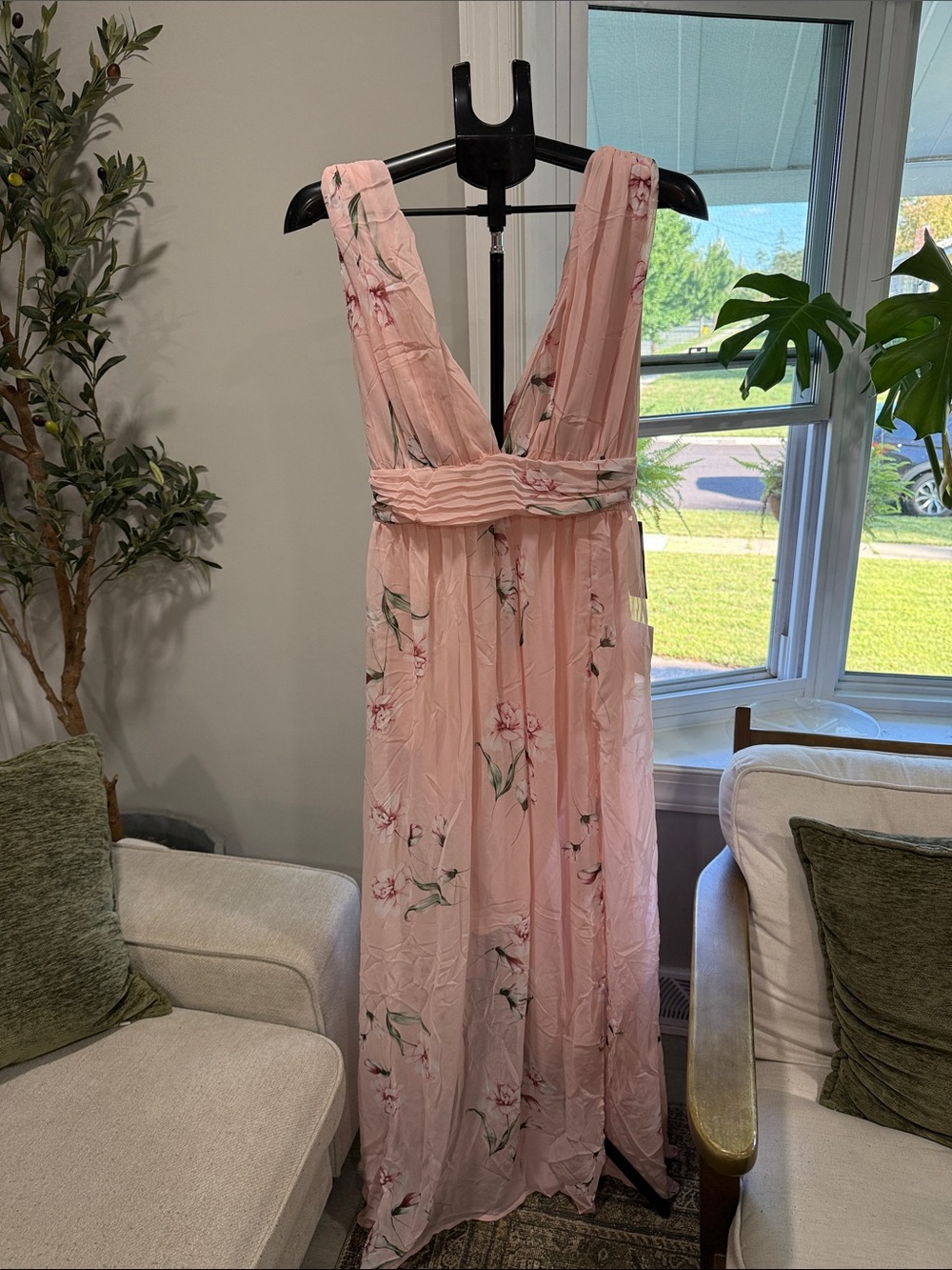 Lulu's Blush Floral Plunge Maxi Dress